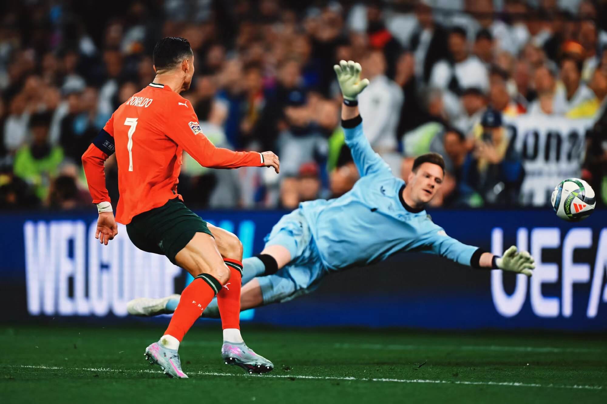 C Ronaldo je postigao svoj 937. gol u karijeri, pomažući Portugalu da se plasira u finale UEFA Lige nacija
